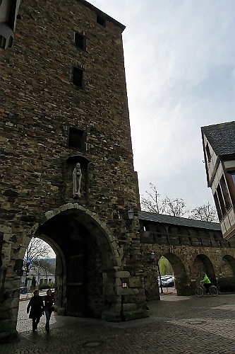 BadNeu (19)